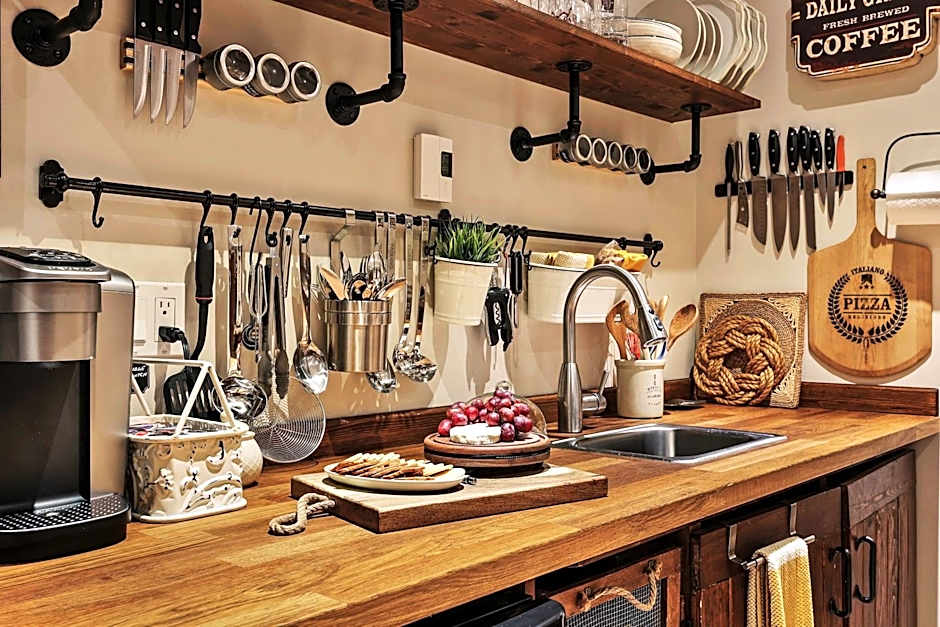 A Suite Retreat - Beyond Bed & Breakfast