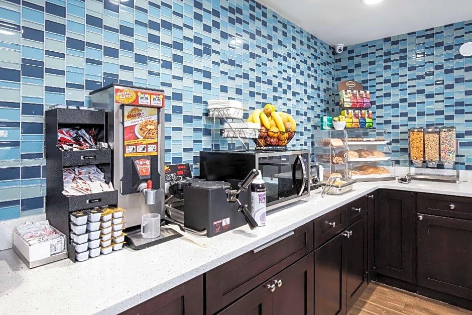 La Quinta Inn and Suites by Wyndham Long Island City – New York, NY