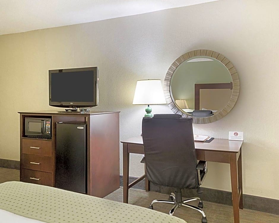 Clarion Inn & Suites Conference Center