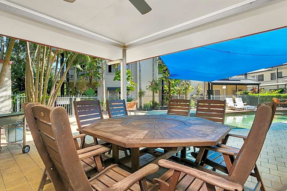 Cairns Reef Apartments & Motel