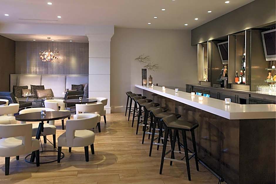 Renaissance by Marriott Meadowlands Hotel