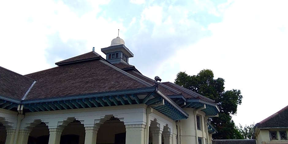 RedDoorz Syariah near Universitas Muhammadiyah Surakarta