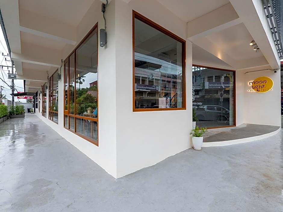 Moonlight Cafe and Hotel