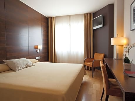 Double Room with Breakfast