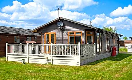 Saffron Lodge With Hot Tub