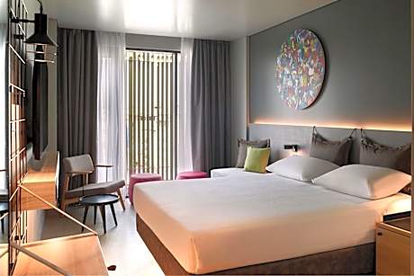 Queen Room with City View