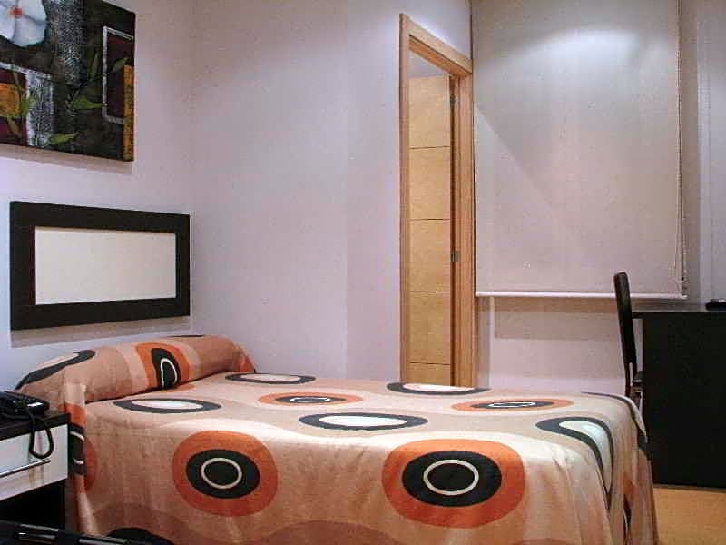 Foto 1 dari 1 — Single Room