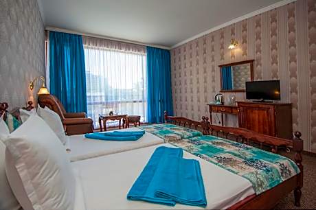 Deluxe Double or Twin Room with Balcony