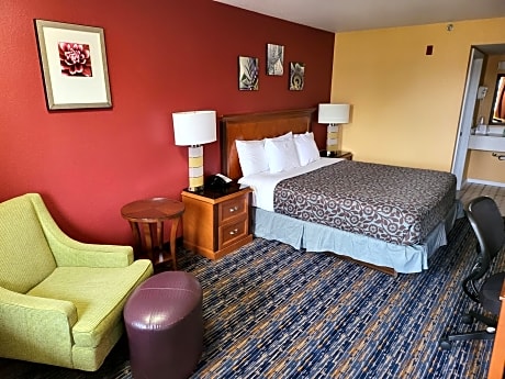 Deluxe King Room - Non-Smoking