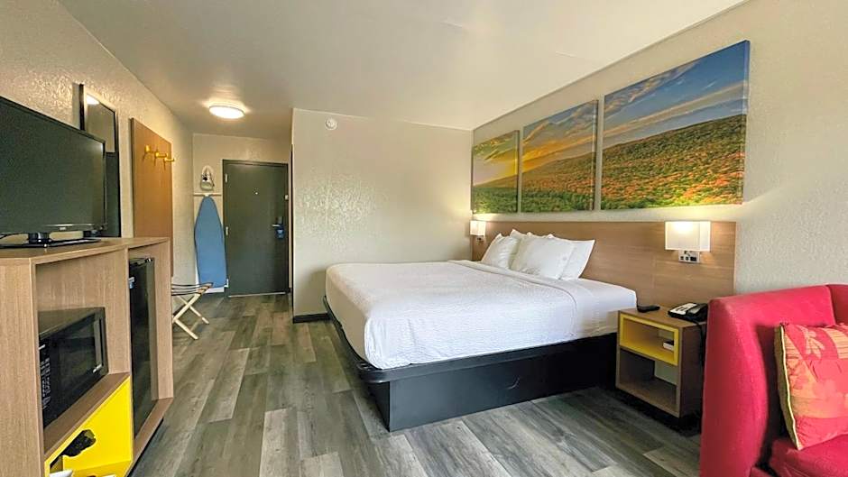 Days Inn by Wyndham Columbus IN