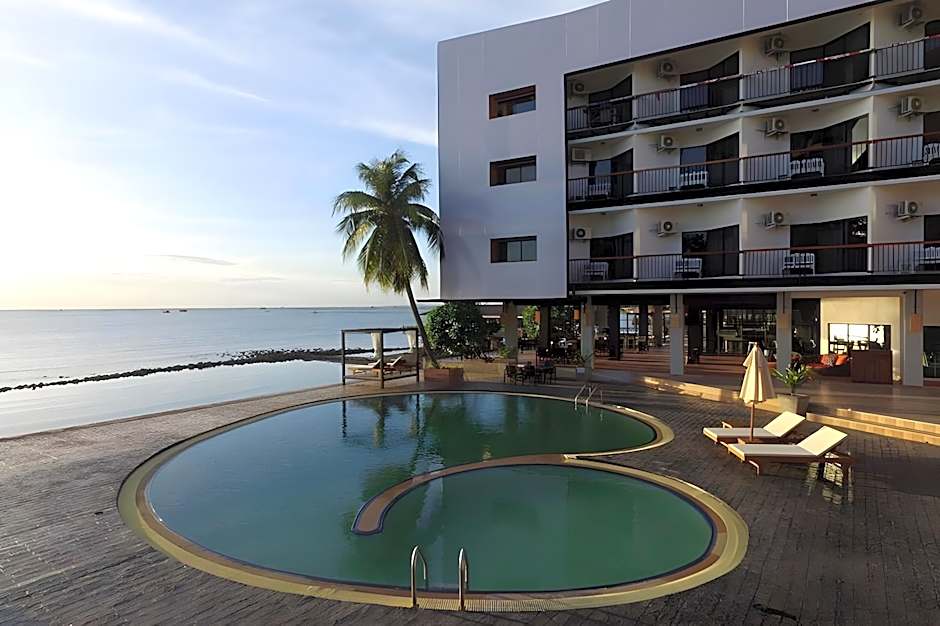 The Loft Seaside Sriracha Hotel