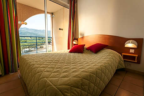 One-Bedroom Apartment - Mountain Side