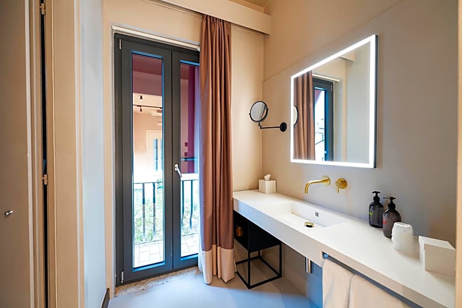 The Glam Boutique Hotel & Apt
