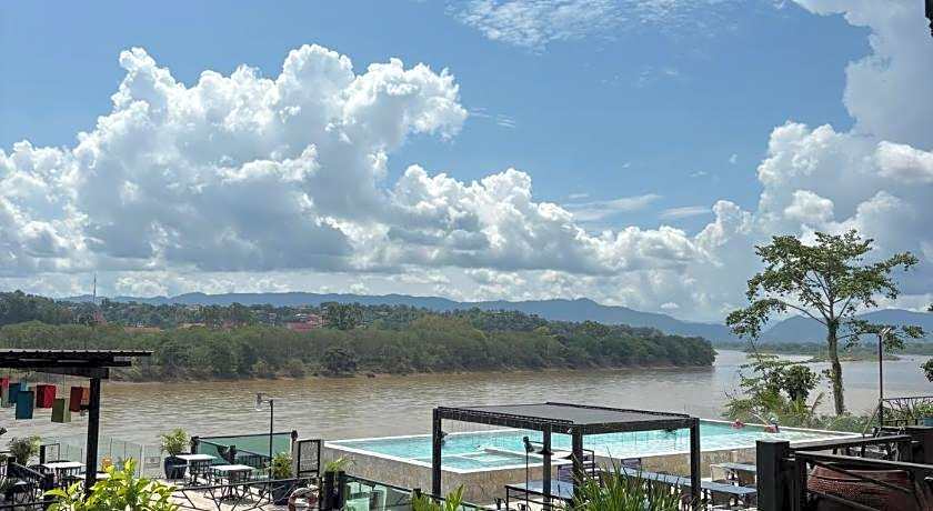 Chiangkhong Teak Garden Riverfront Hotel