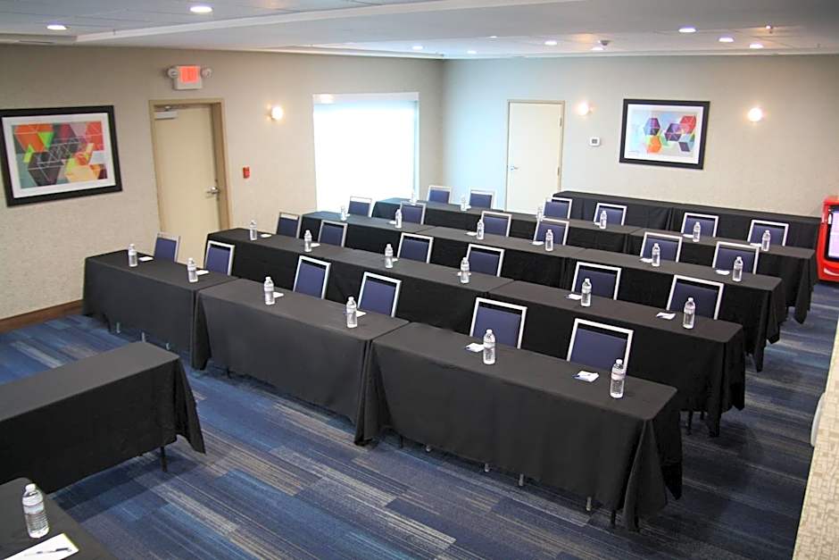 Holiday Inn Express Hotel and Suites Cincinnati - Mason By IHG