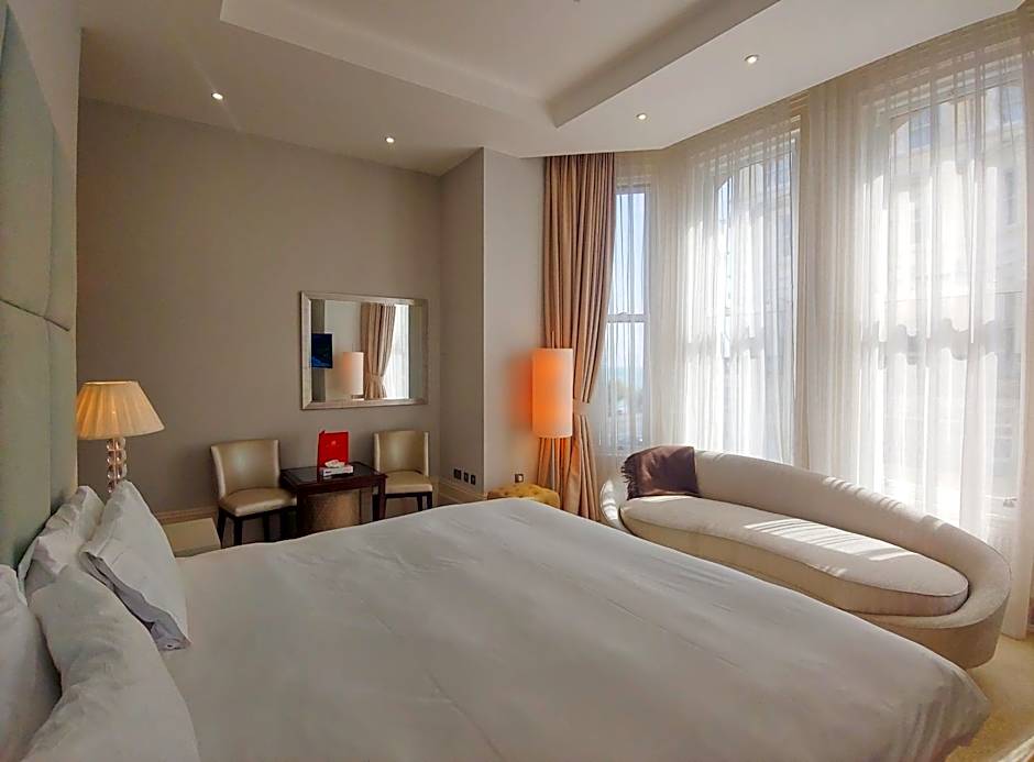 The Chatsworth Hotel