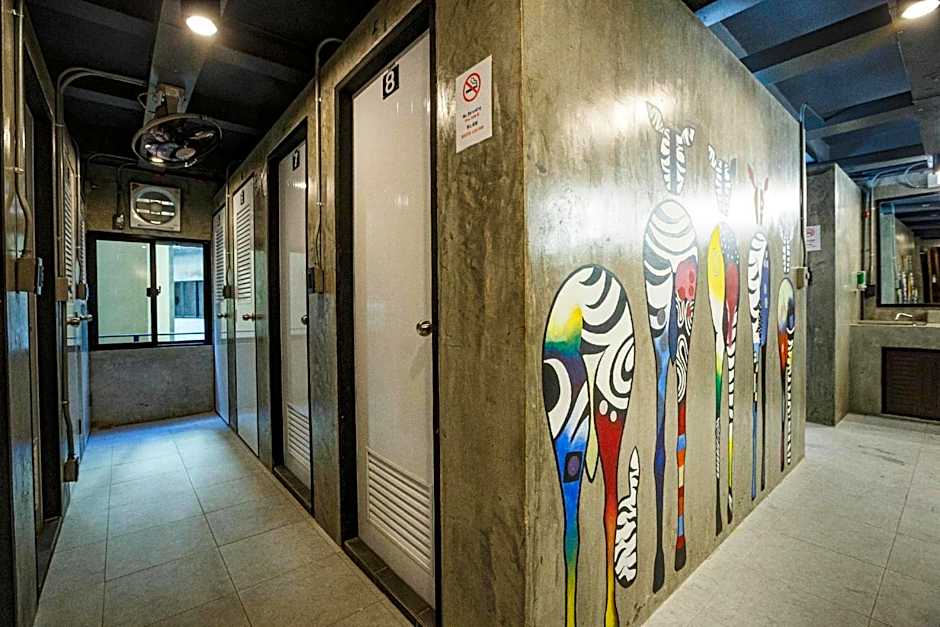 Episode 11 Hostel Sukhumvit