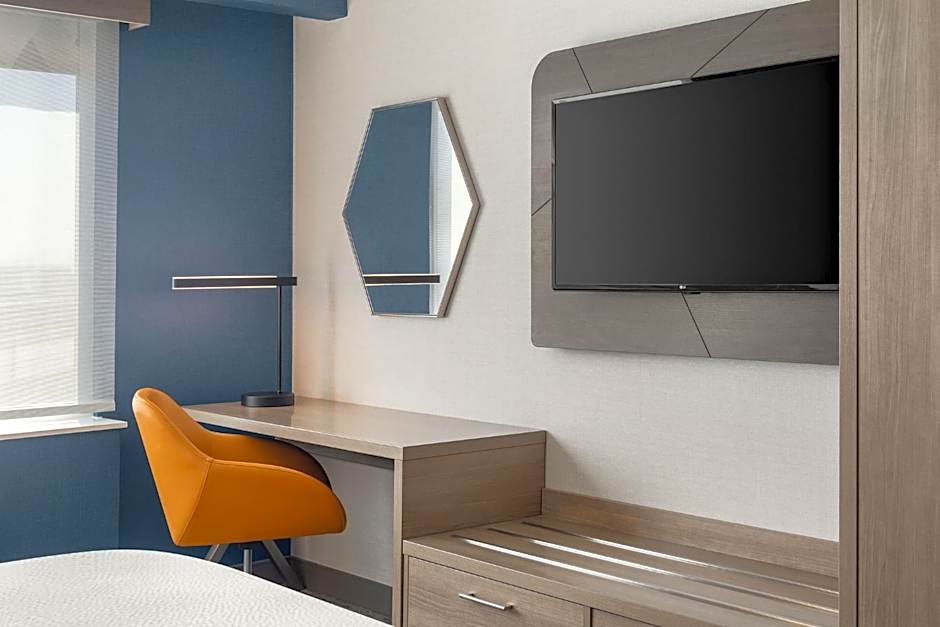 Holiday Inn Express & Suites Vaughan Southwest By IHG