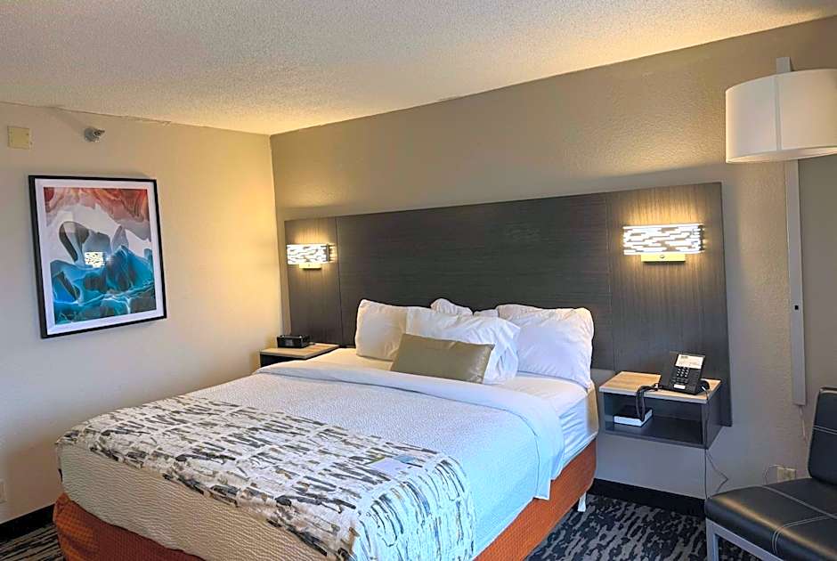 Wingate by Wyndham Dayton North