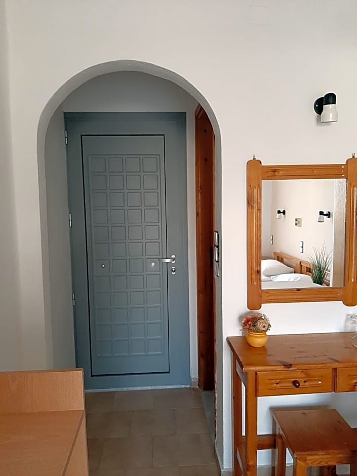 Photo 1 of 19 of Single Room