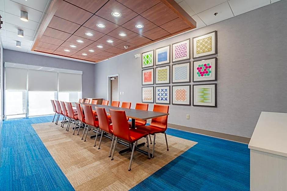 Holiday Inn Express & Suites - Marion By IHG