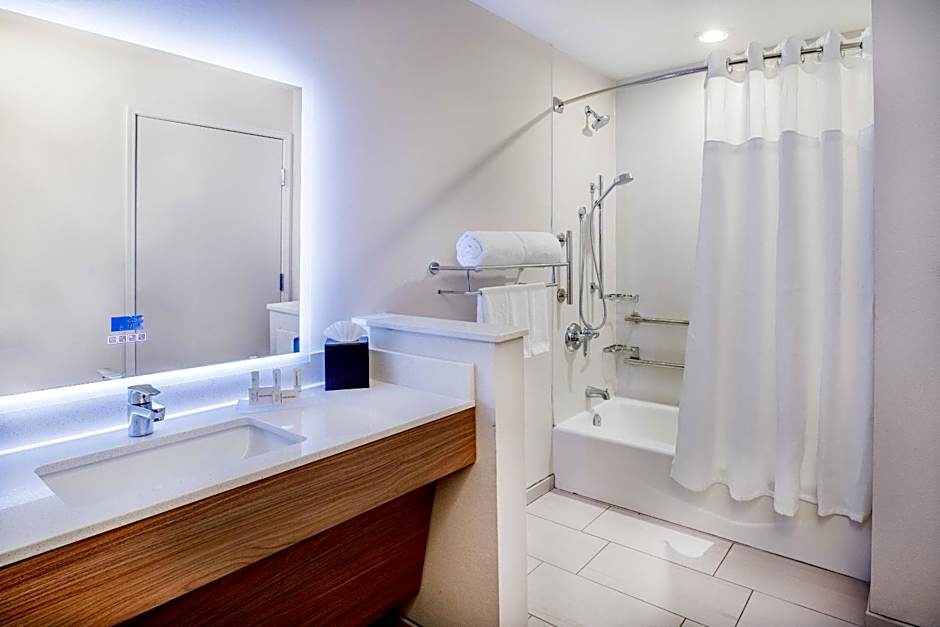 Fairfield Inn & Suites by Marriott McPherson