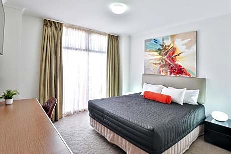 Deluxe One-Bedroom Apartment