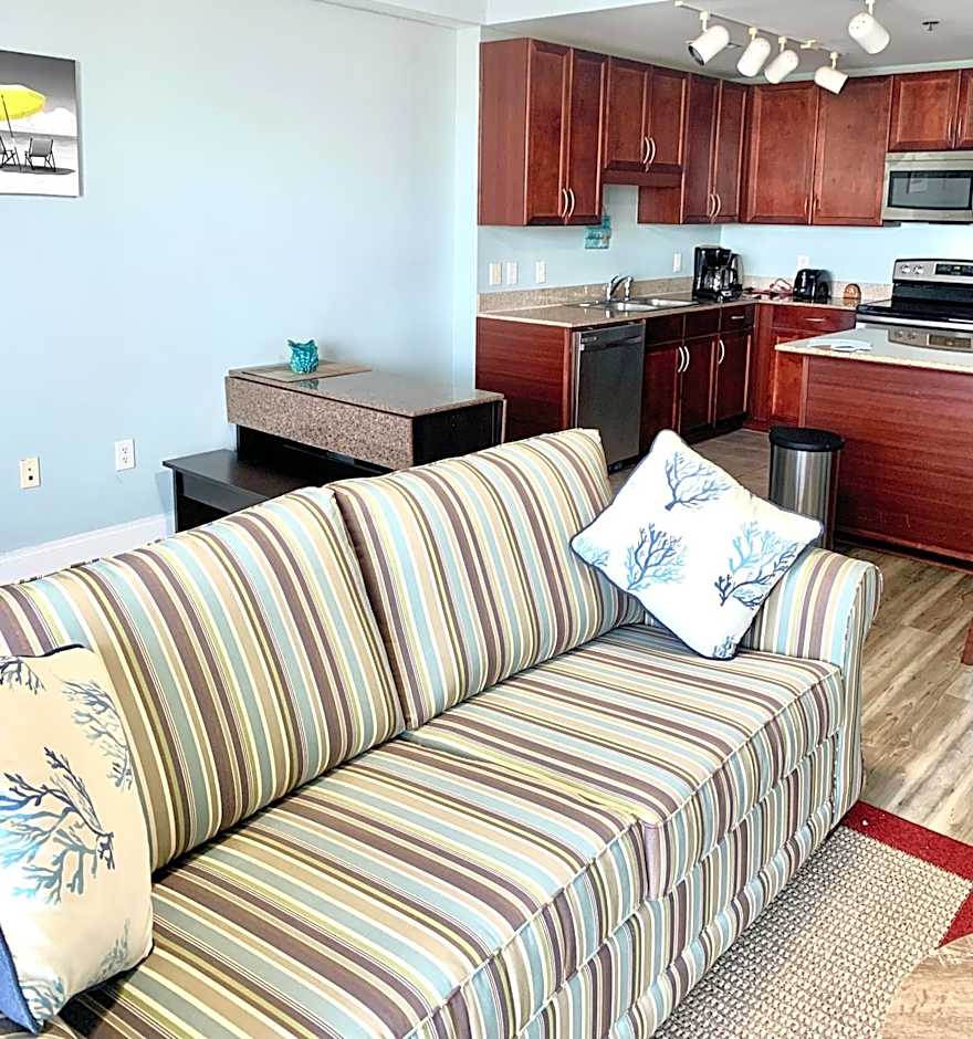 LAKETOWN 5 POOLs STEPS TO BEACH FAMILY FRIENDLY