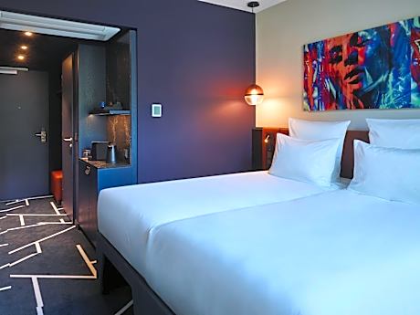 TRIBE Essential park side 2 single beds