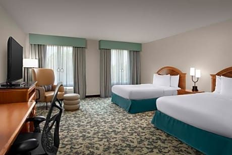 2 Queen Mobility/Hearing Accessible W/Bathtub