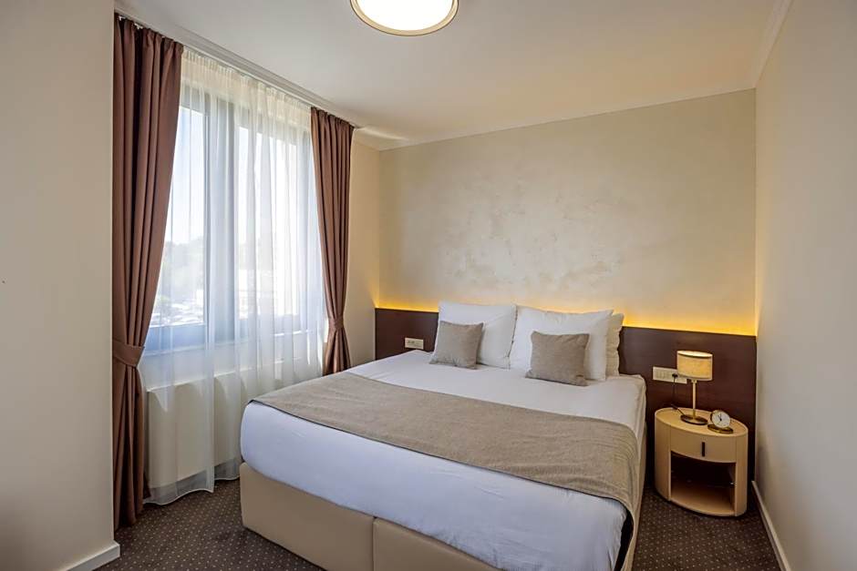 Nobel West Hotel