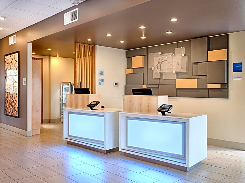 Holiday Inn Express & Suites Salem North-Keizer