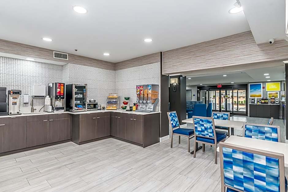 Days Inn & Suites by Wyndham Prattville-Montgomery