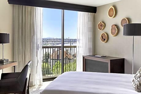 M Club Level Guest Room with Two Queen Beds - High Floor