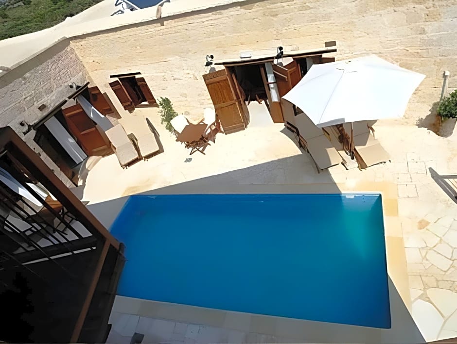 Leonidas Village Houses