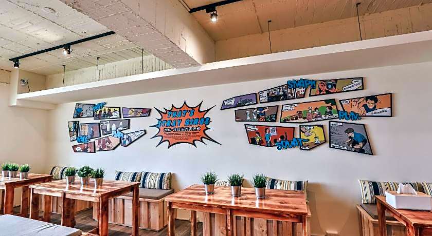 Stray Birds Taichung Hostel