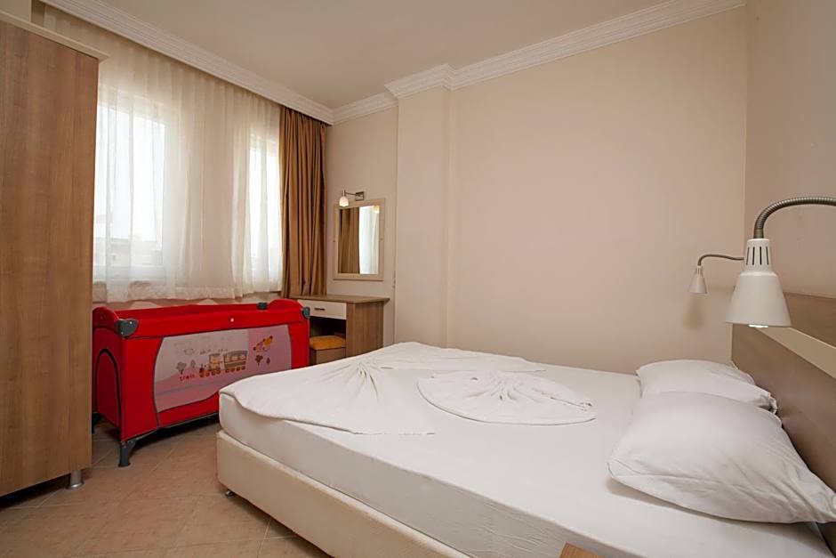 Catty Cats Garden Hotel