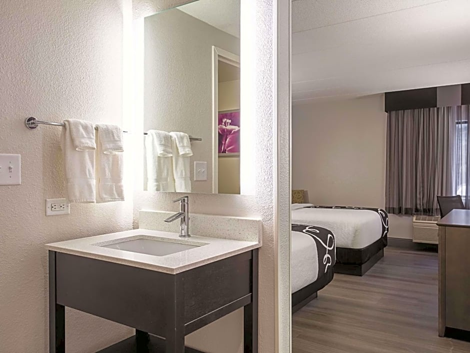 La Quinta Inn & Suites by Wyndham Baltimore N/White Marsh
