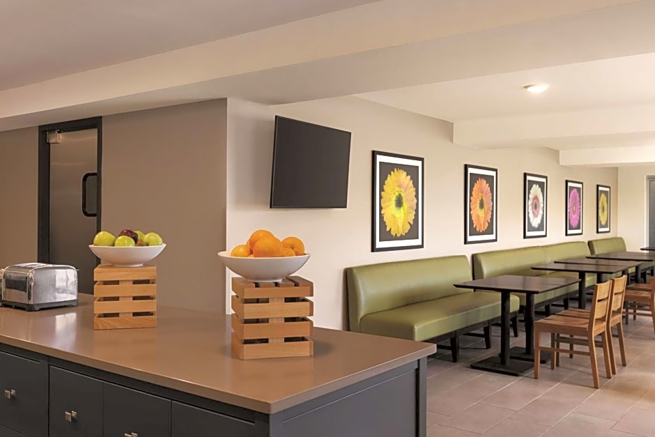 Country Inn & Suites by Radisson, Madison, WI