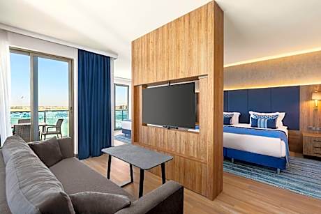 Corner Deluxe Room