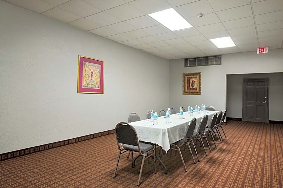 Howard Johnson by Wyndham Winter Haven FL