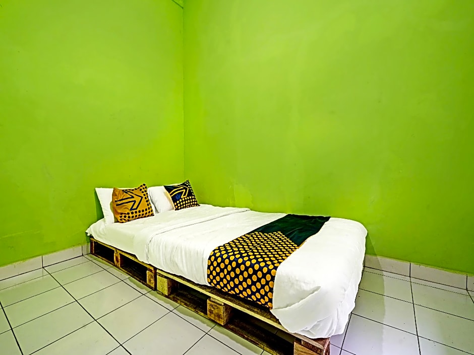 SPOT ON 91325 Pondok Hijau Guest House Syariah
