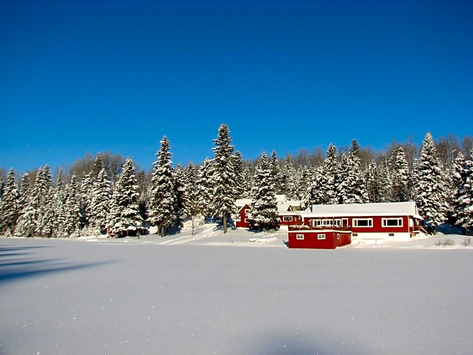 Kan-a-Mouche Pourvoirie Auberge et Chalets