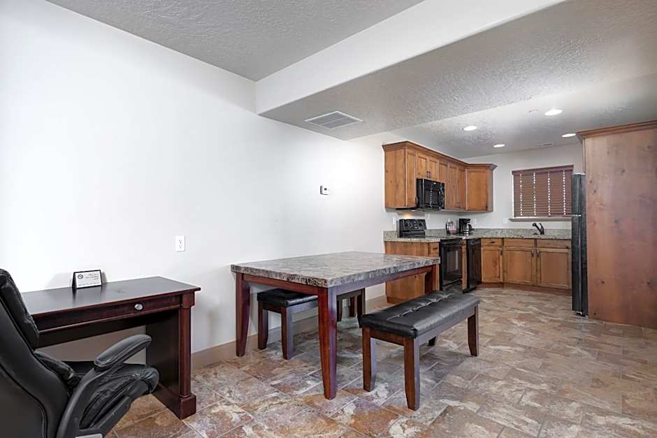 Duchesne Suites