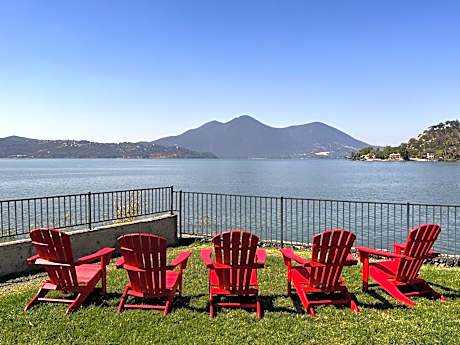 Clear Lake Cottages & Marina