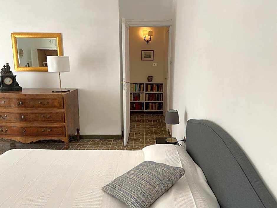 Rooms in San Domenico Maggiore 3