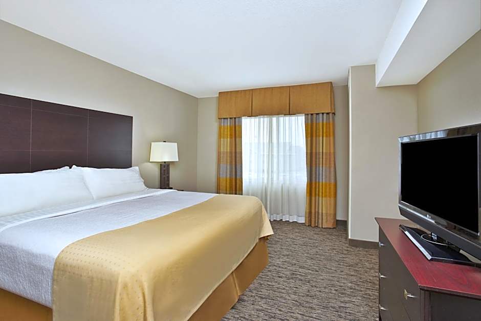 Holiday Inn & Suites Green Bay Stadium by IHG