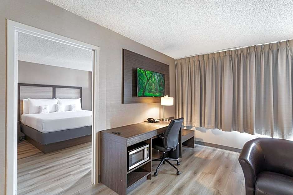 Harborside Hotel
