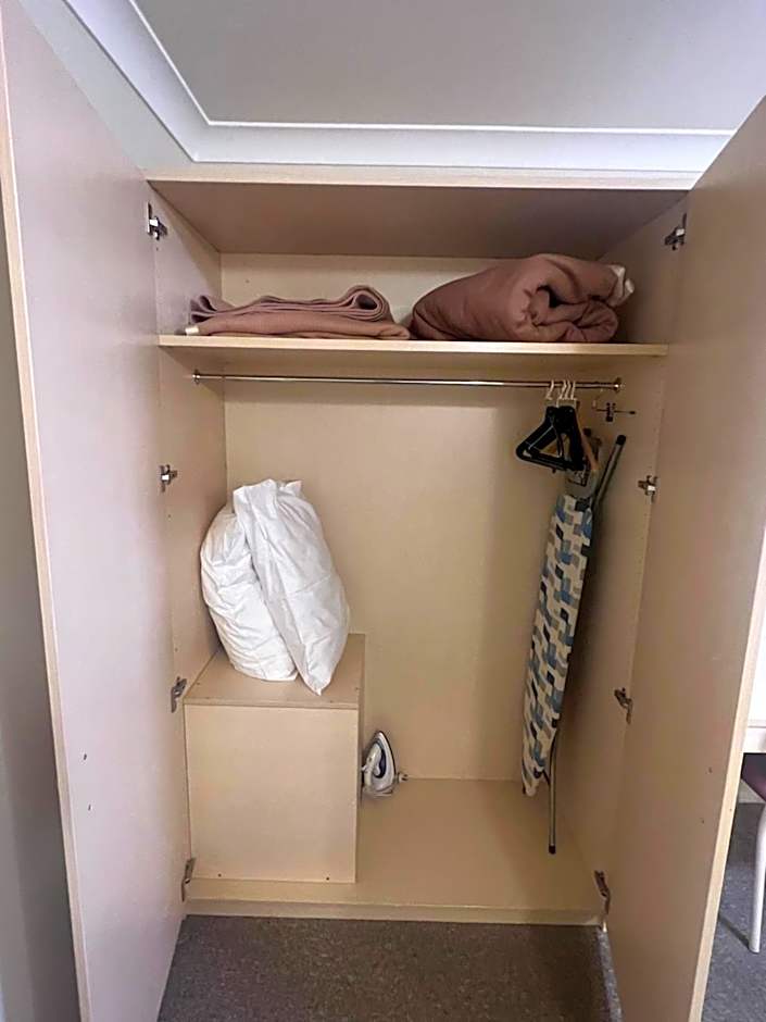 OVERLANDER MOTOR LODGE