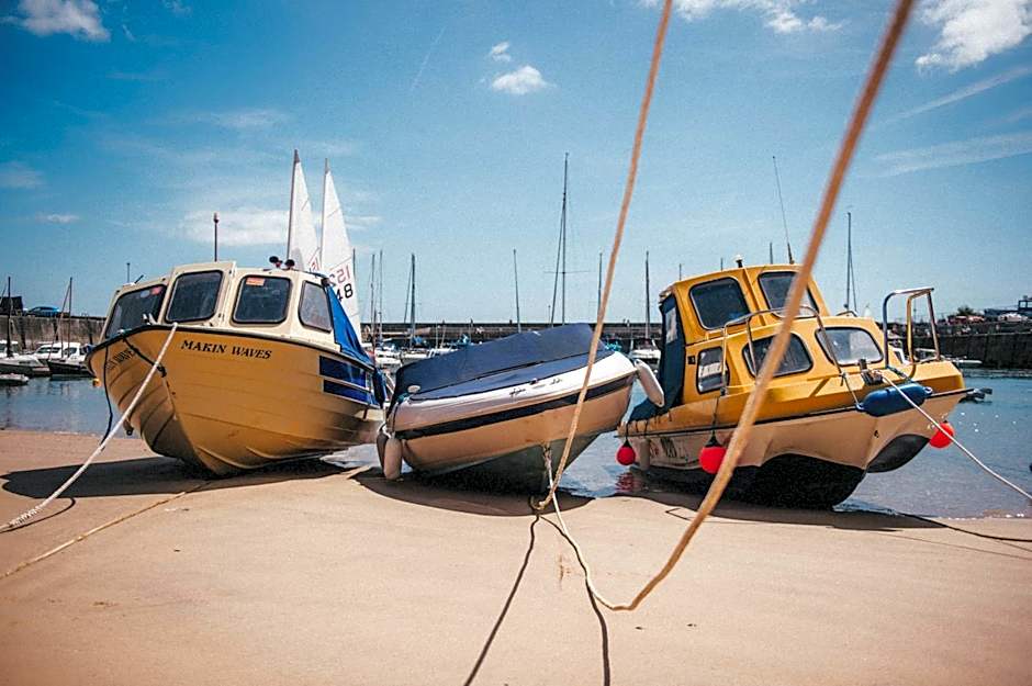 Harbour Stays - The Marine Centre, Saundersfoot Harbour, SA69 9HE